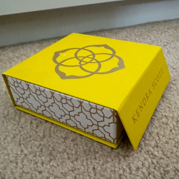 Kendra Scott Abbie Bangle Bracelet in Vintage Silver, Size M/L - Picture 6 of 16